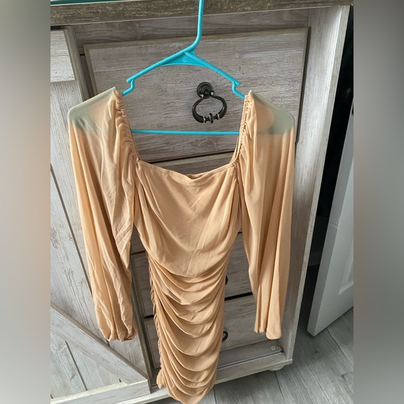 Dress with scrunched sides - Picture 2 of 4